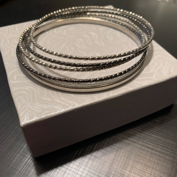 Lia Sophia Jewelry - Lia Sophia bangle bracelet set Lia Sophia Jewelry - Lia Sophia bangle bracelet set